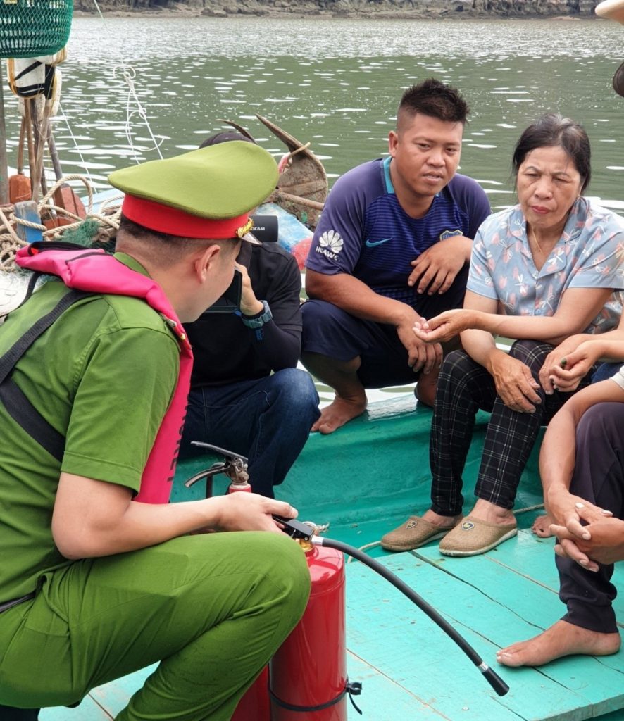 Tuyền truyền cháy nổ